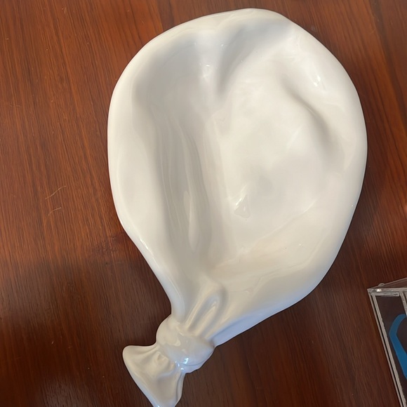 White ceramic balloon dish - Picture 2 of 4